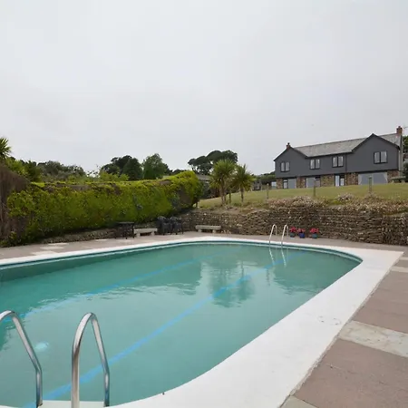 Vakantiehuis 9 Bed In Trefa *